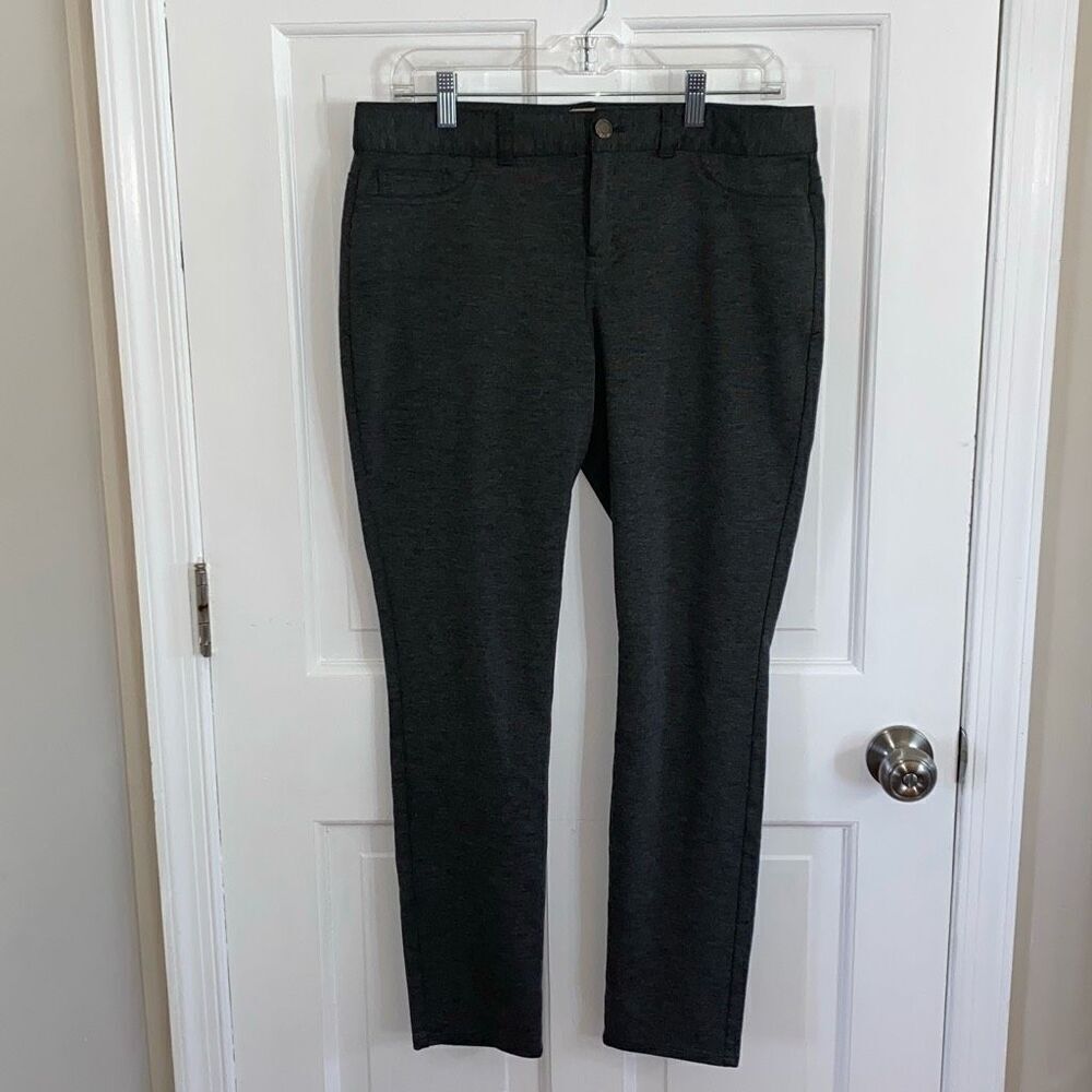 G.H. Bass & Co. stretchy straight leg pants size 10